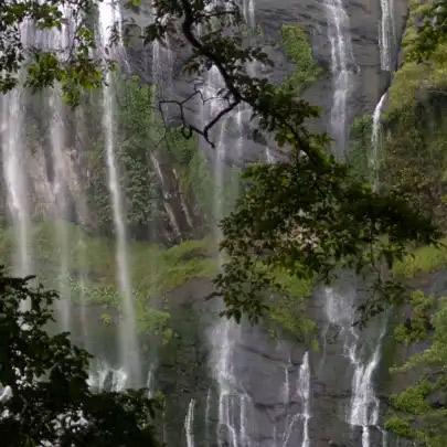 Keezharkuthu Waterfalls