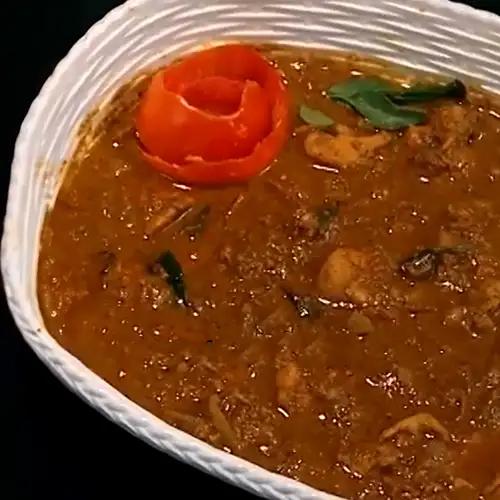 Varutharacha Chicken Curry