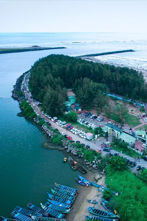 Padinjarekkara Beach