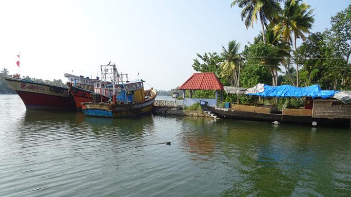 Alumkadavu, the destination for watching houseboat making at Kollam 