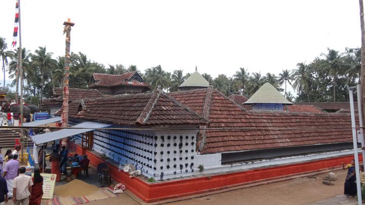 Thiruvalathoor - biggest Mizhavu can be found here, Palakkad 