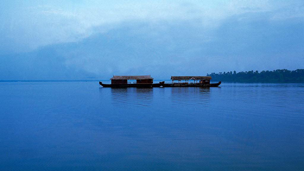 Backwater’s of Kerala, Kerala’s own water world, Houseboat cruise 