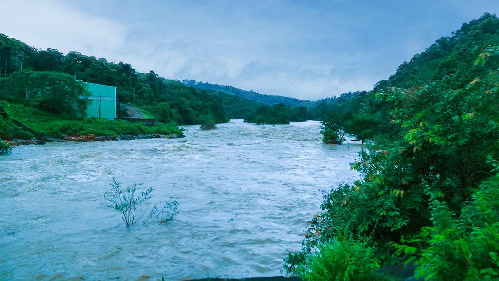 Perunthenaruvi waterfalls 